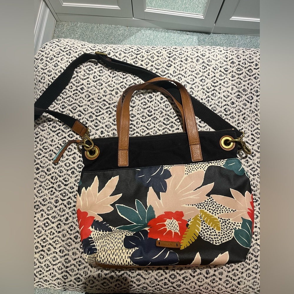 Fossil Floral Tote Bag with Brown leather Handles- lined and has longer strap